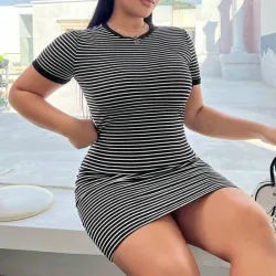 Vestido de rayas blanco y negro