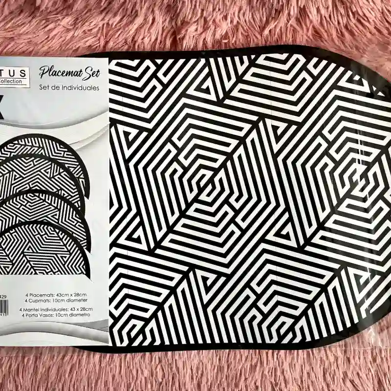 Set de 4 doilers con sus porta vasos  