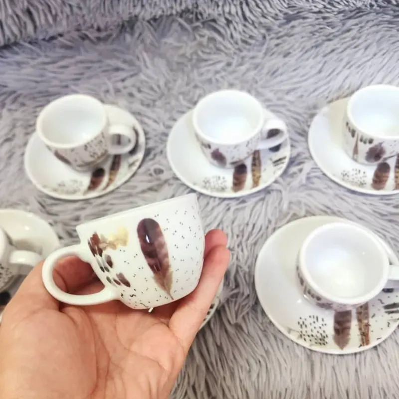 Juego de tazas con platicos 