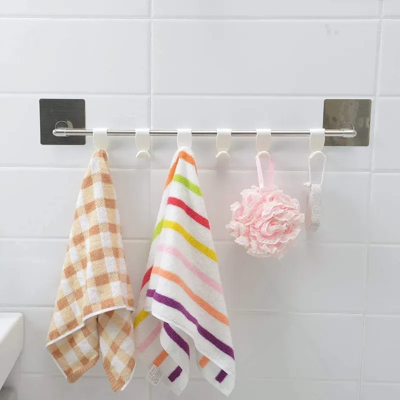 Colgador metálico con pegatinas 