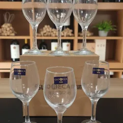 Copas de vino blanco