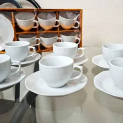 Juego de tasas con platillos 