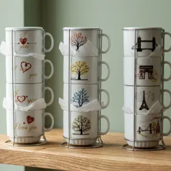 Taza de porcelana con base