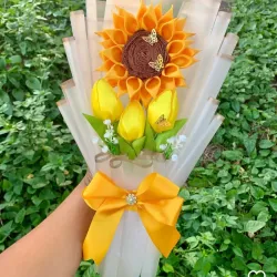 Ramo de 1 girasol y 3 tulipanes 