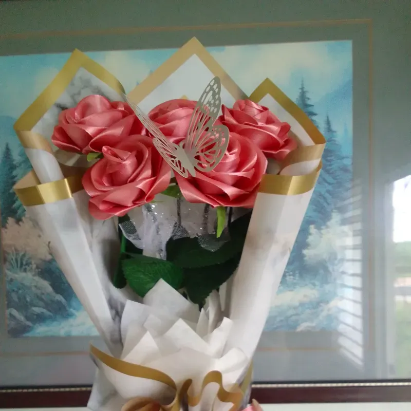 Arreglo de 5 rosas eternas