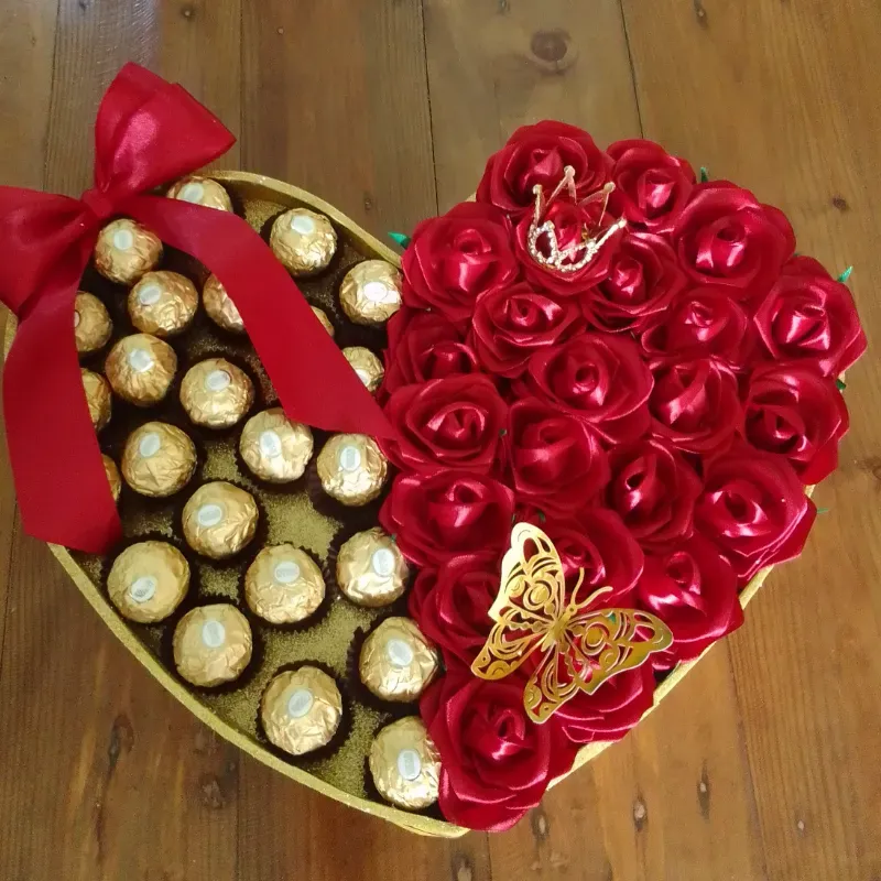 Corazones con Rosas eternas y Bombones Ferrero a