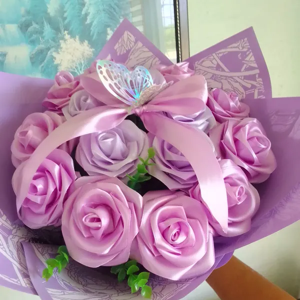 Todo lo que necesitas para sorprender a alguien especial...
Cajas de regalos, ramos de flores y la alegría de nuestro conejitos Kuka y Tato