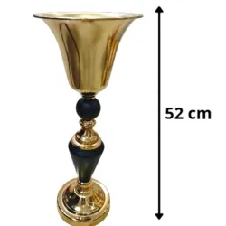 Candelabro dorado y negro