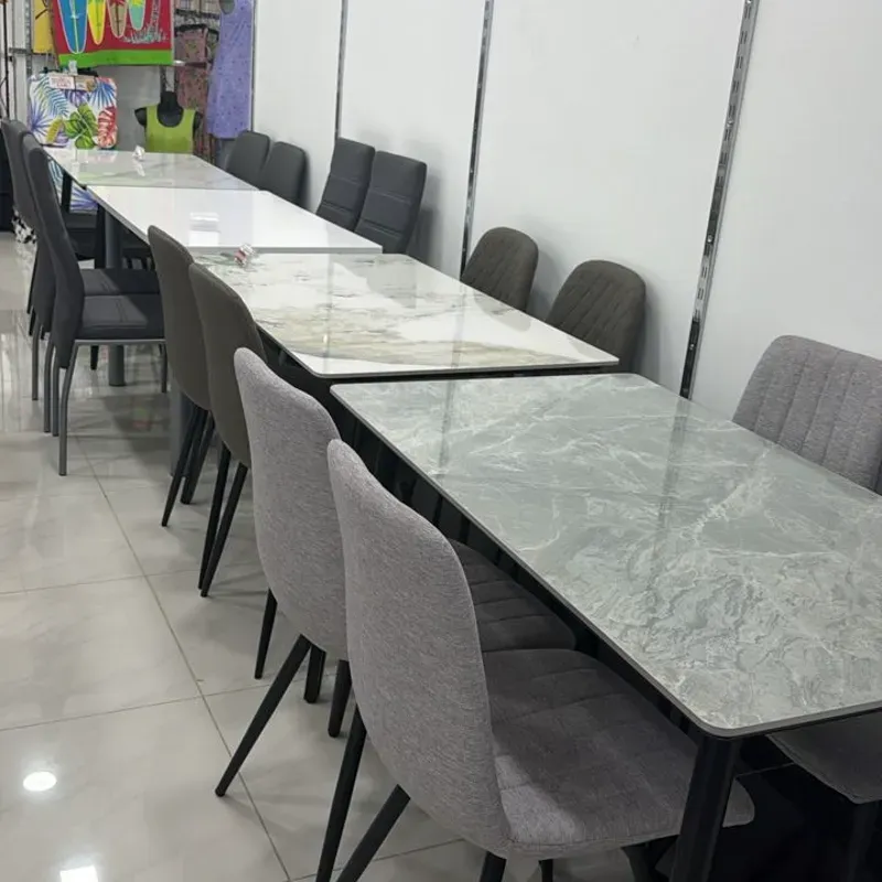 Juego de comedor (Mesa de Porcelanato)