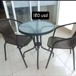 Juego de mesa y sillas