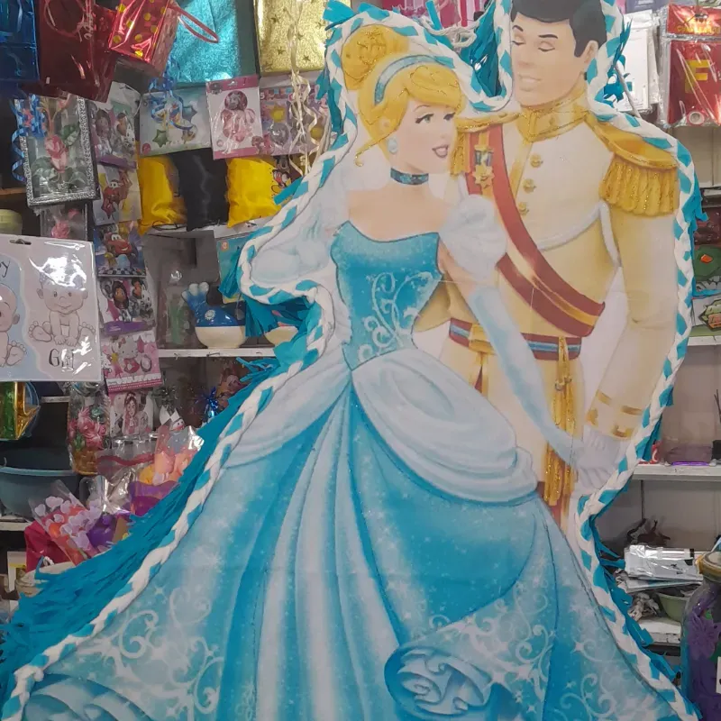 Piñata cenicienta y el principe 