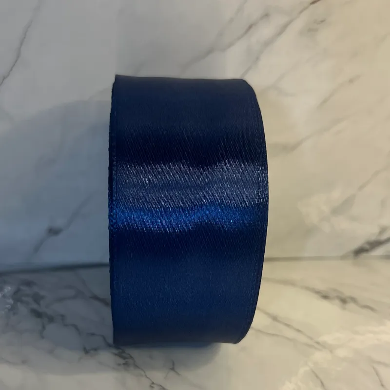 Azul oscuro 