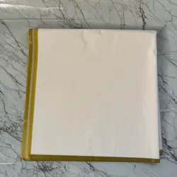 Blanco con bordes dorados 