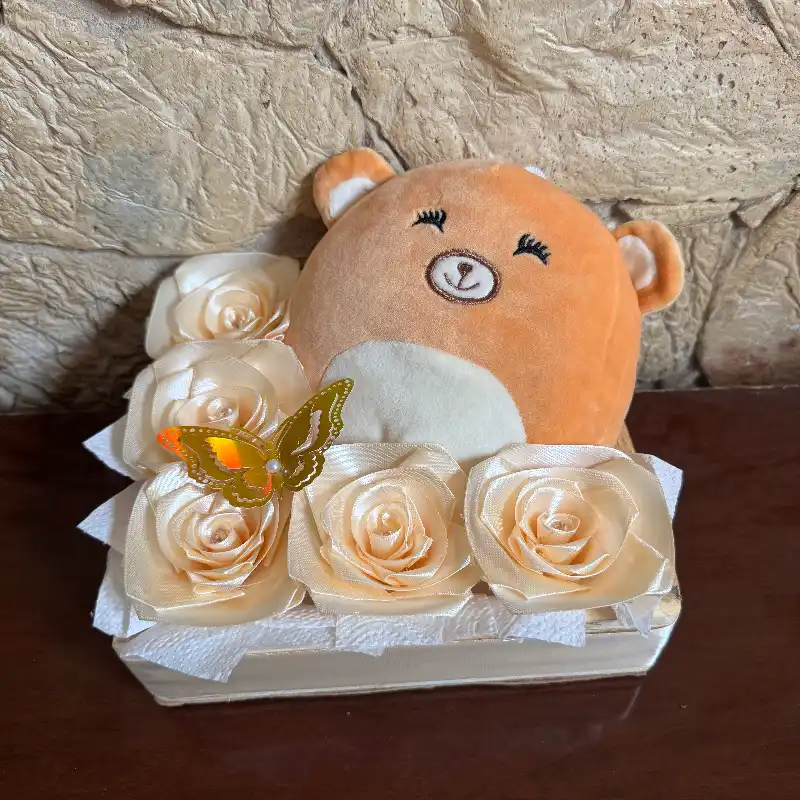 Caja pequeña con peluche y rosas 💐🧸