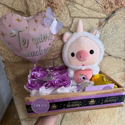 Cajita con peluche y rosas 🌸