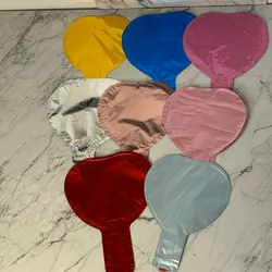 Globos con forma de corazón. 