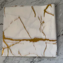 Mármol blanco con dorado