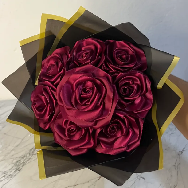 Ramo de 8 rosas rojo oscuro 🌹