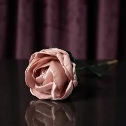 rosa abierta estilo realista (mediana)
