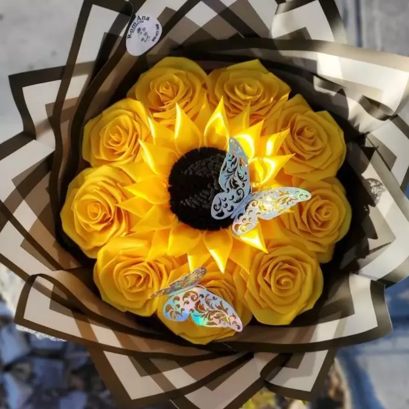 Un sol entre rosas 🌻💛