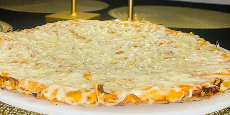 Pizza de queso mozarella 