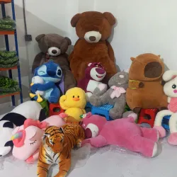 Muñecos de peluche varios