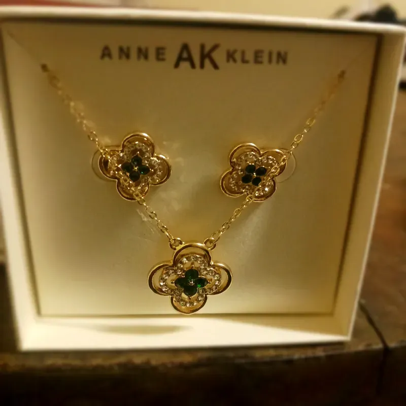  Cadena con pendientes enchapada en oro de la selección ANNE AK KLEIN
