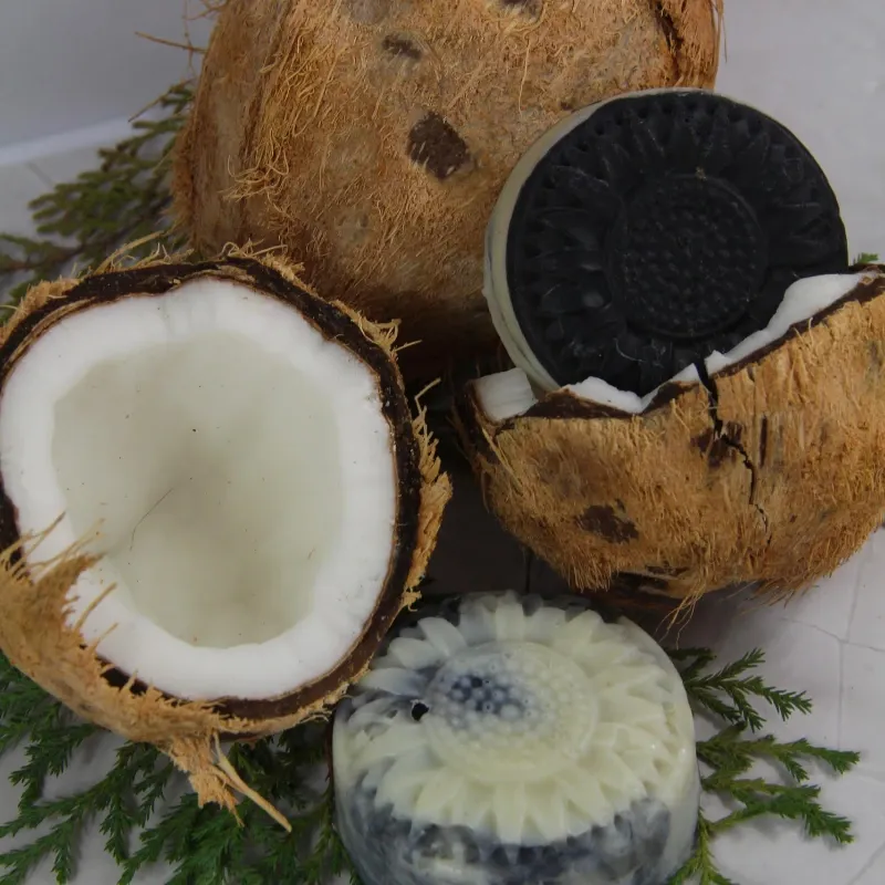 Jabón de carbón activado y leche de coco