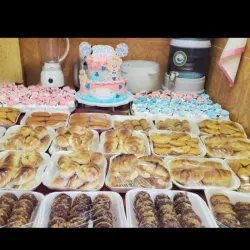 Combo para 100 personas con Cake de 2 pisos y Cuñas