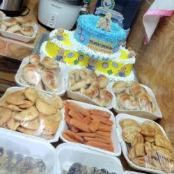 Combo para 50 personas con cake de 3 tortas