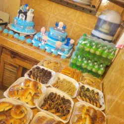 Combo para 60 personas Con Cake Rectangular con 2 pisos y Cake de 2 pisos