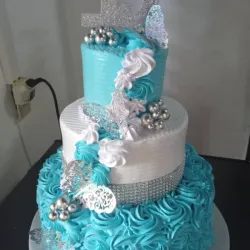 Pastel tres pisos azul