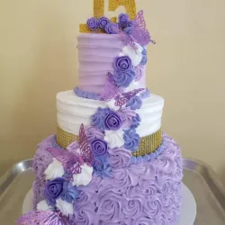 Pastel tres pisos tonos morados