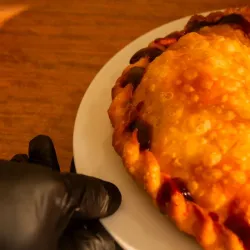 Empanada de pechuga y queso crema 