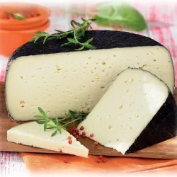Espaguetis jamón bravo y queso cabra