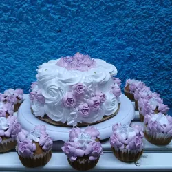 Cake con 10 cupcakes 