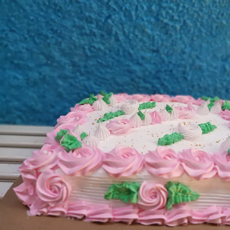 Cake rectangular, medida casi la bandeja tradicional 
