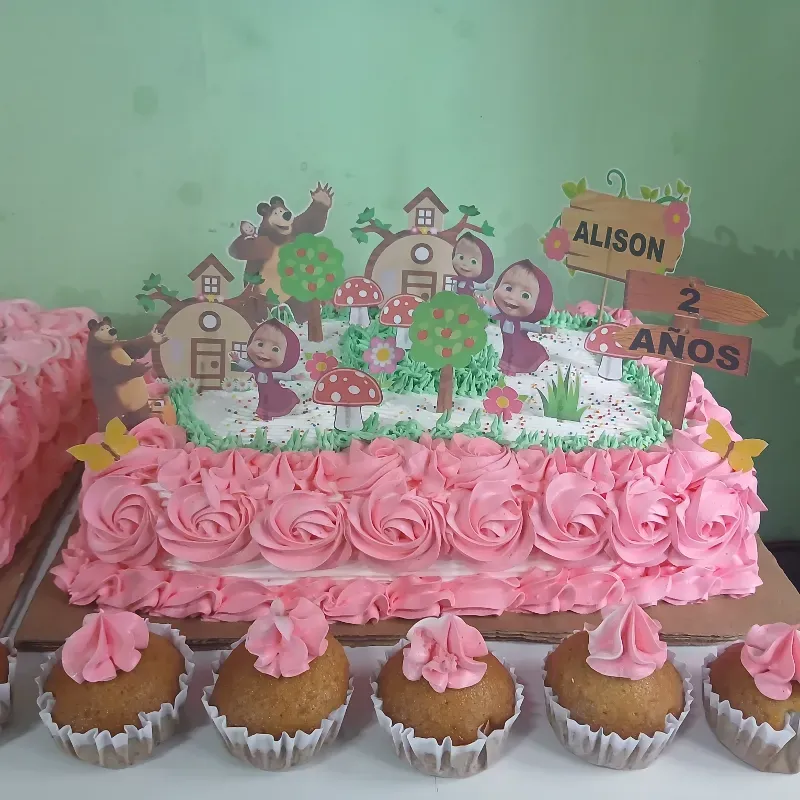 Cake temático, con cupcakes 