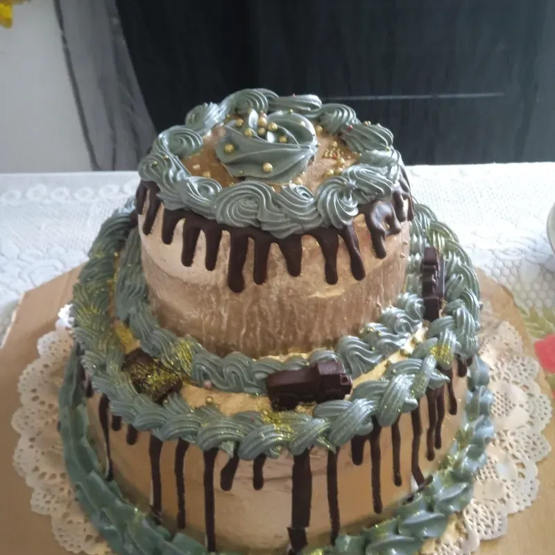 Cake de 2 panetelas de 27cm y una de 23cm