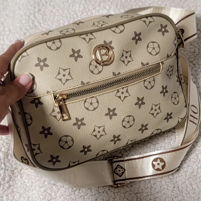 Carteras casuales logo