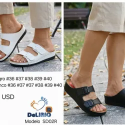 Sandalias descalzadas serias