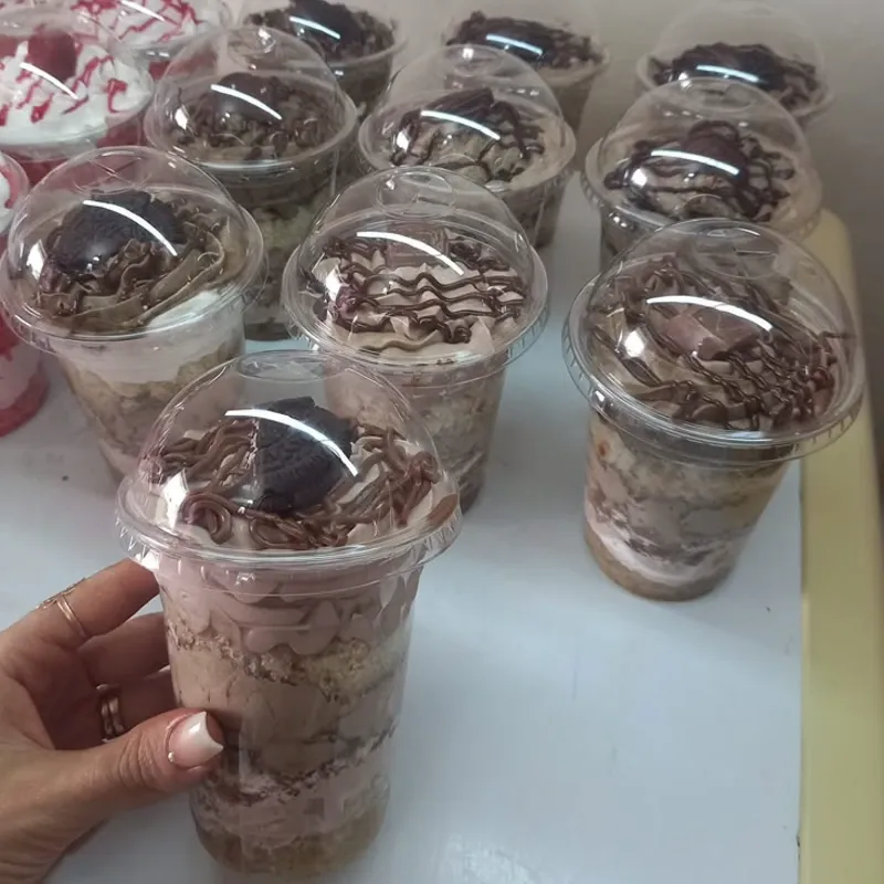 5 Domos de panetela con merengue y nata