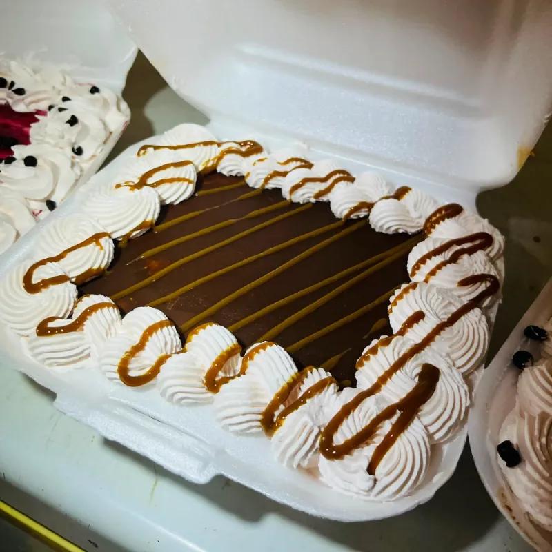 Bandejitas pequeñas de pastel 3 leche con 🍓 o 🍫