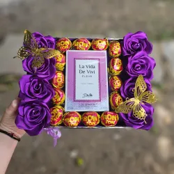 Caja con Rosas, Perfume y Bombones