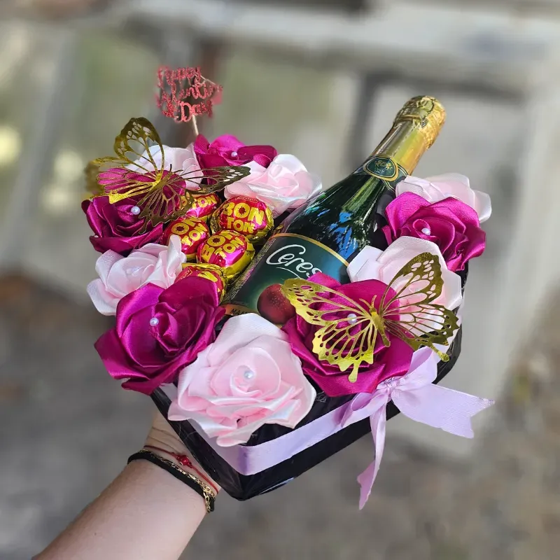 Caja con Rosas, Sidra y bombones