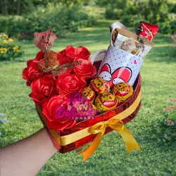 Caja con Rosas, Taza y bombones