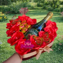 Caja de Corazón con Rosas, Sidra y bombones