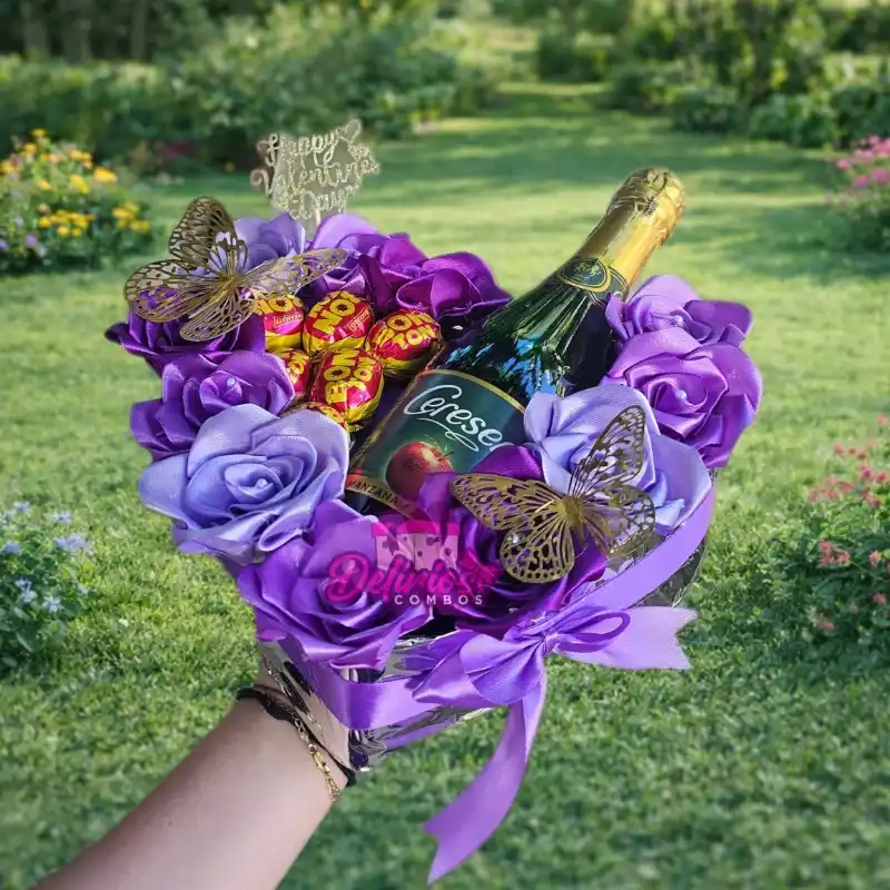 Caja de Corazón con Rosas, Sidra y bombones