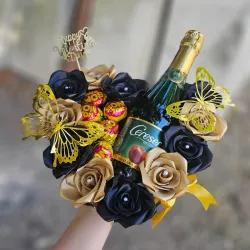 Caja de Corazón con Rosas, Sidra y bombones