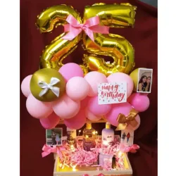 Caja de regalo con globos, confituras y colonia